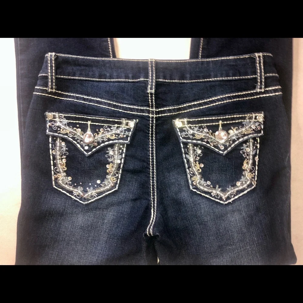 APT 9 Mid-Rise Dark Wash Crop Capri Stretch Jeans Rhinestone Accents Size 4/6 - Picture 7 of 7